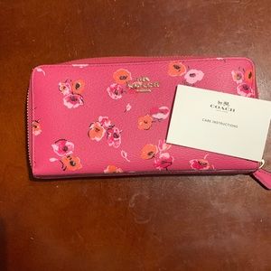 Coach wallet never used